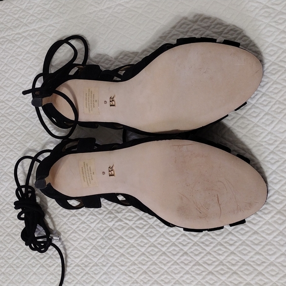 Banana Republic Twist-Front Suede Heel - NWOT - Picture 9 of 16